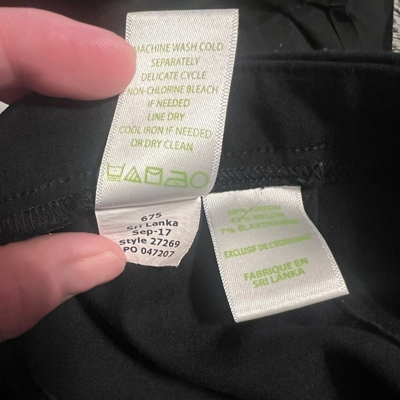 Lilly Pulitzer Alessia stretch dinner pants in black with side zipper closure - Picture 9 of 11